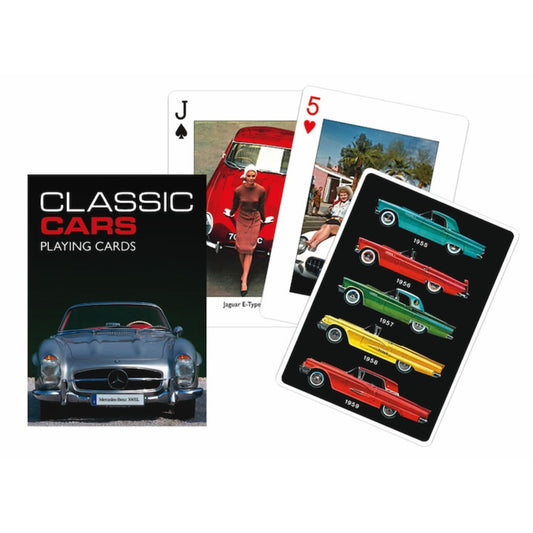 Classic Cars tematikájú francia kártya készlet ikonikus veterán autókkal, részletgazdag járműfotókkal és retro stílusú grafikákkal díszített lapokkal.