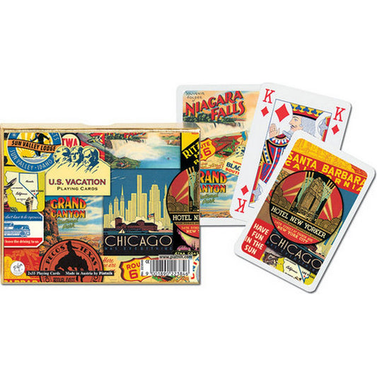 Francia kártya 2x55-ös „U.S. Vacation” készlet díszdobozzal, vintage amerikai utazási plakátokat és városmotívumokat ábrázoló grafikákkal.