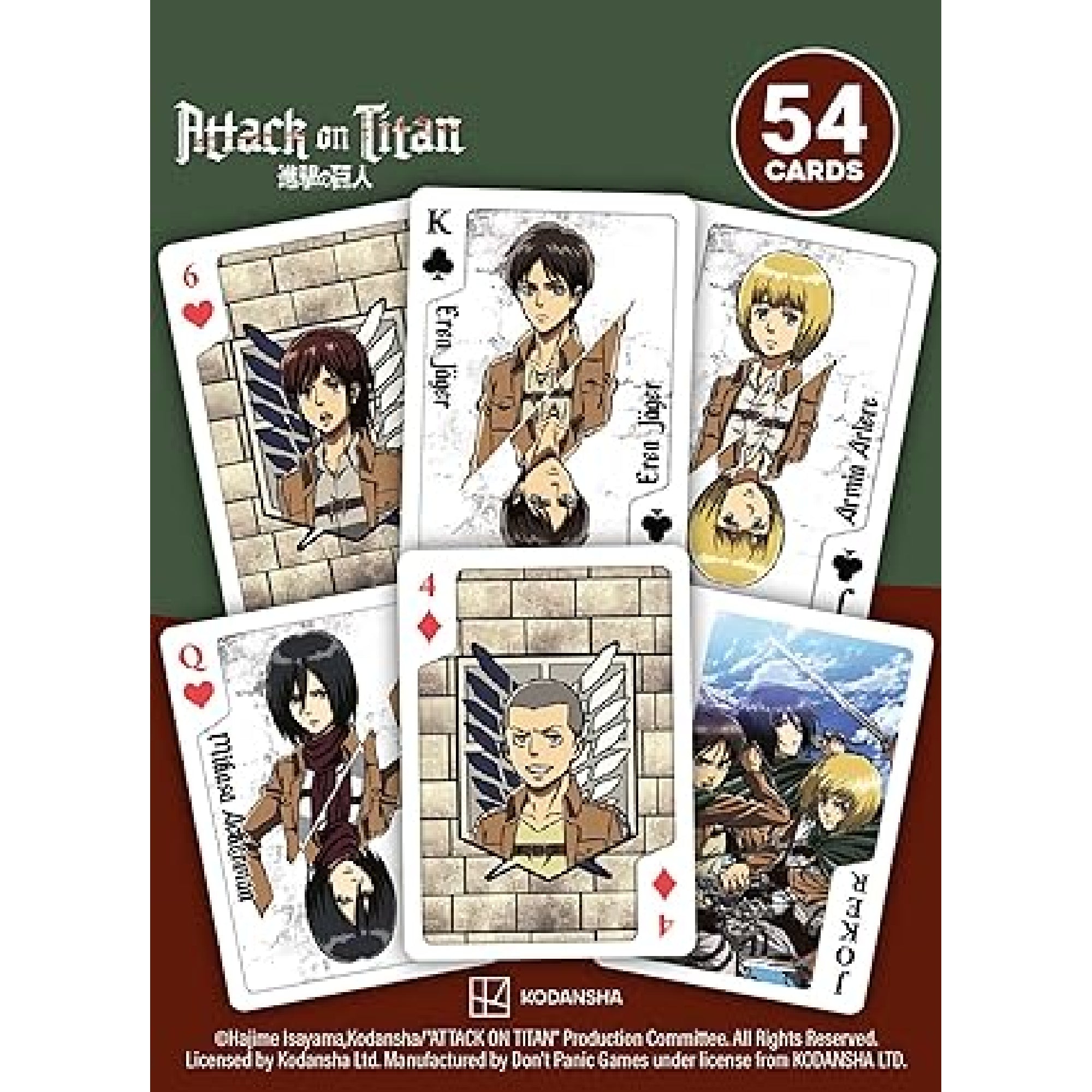 Attack on Titan francia kártyapakli több lapja kiterítve, különböző szám- és figurás kártyákkal, anime karakterek portréival és falmotívumos háttérrel.