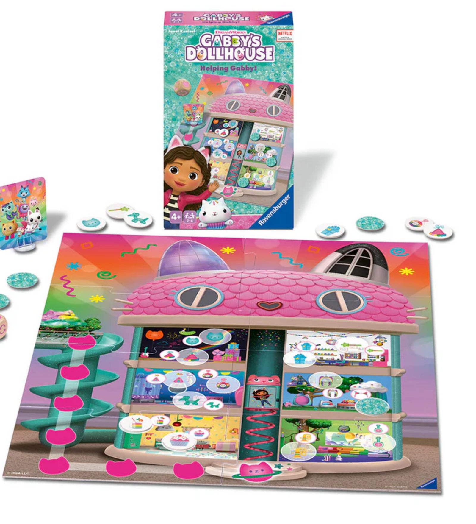 Gabby’s Dollhouse – Helping Gabby! többnyelvű társasjáték teljes játéktartalma, színes babaház alakú játéktáblával, karakteres zsetonokkal, dobókockával és kártyákkal, fehér háttéren bemutatva.