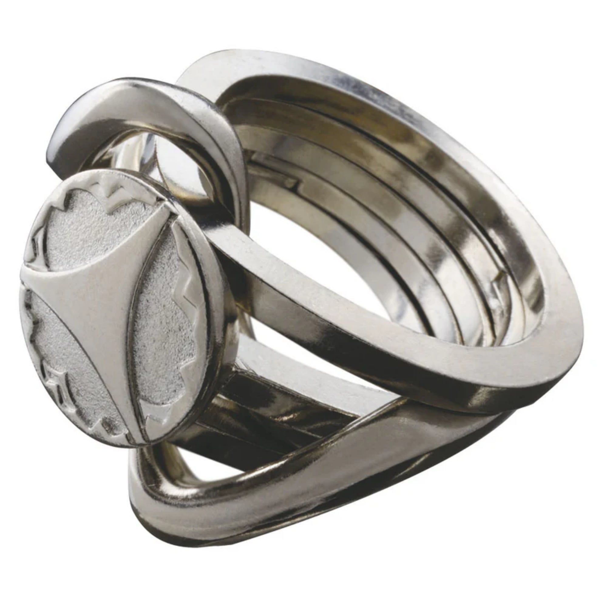Fémes hatású, összefonódó gyűrűelemekből álló logikai játék, a Huzzle Cast RING II kirakó teljesen összeszerelt állapotban.