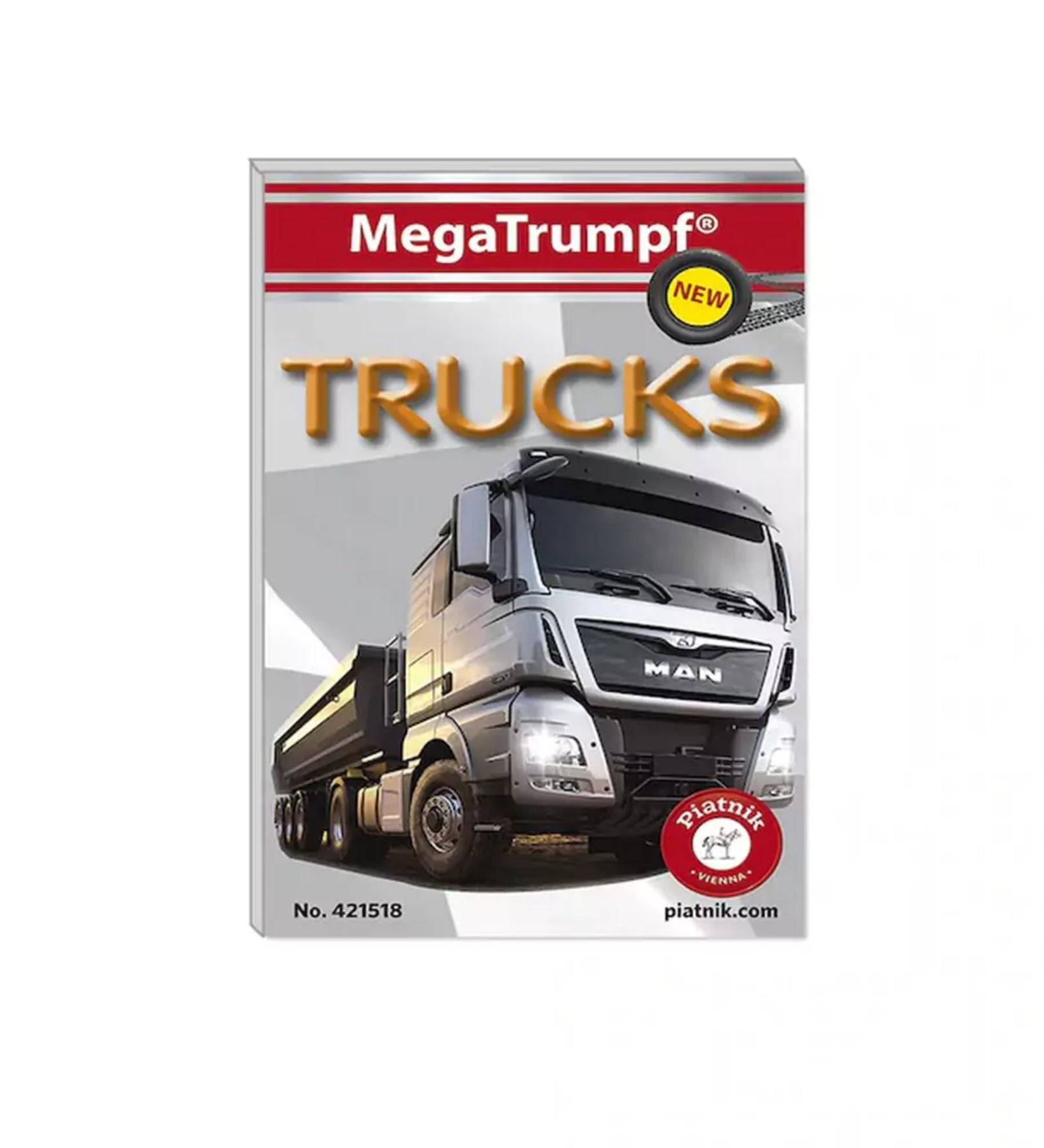 A képen a MegaTrumpf® „Trucks” nevű kvartett kártyajáték csomagolása látható. A dobozon egy modern, ezüstszínű MAN márkájú kamion szerepel, amely erőt és megbízhatóságot sugároz. A háttérben egy semleges, szürke dizájn emeli ki a jármű látványát. A piros Piatnik logó és a „NEW” matrica jelzi, hogy friss kiadásról van szó. 