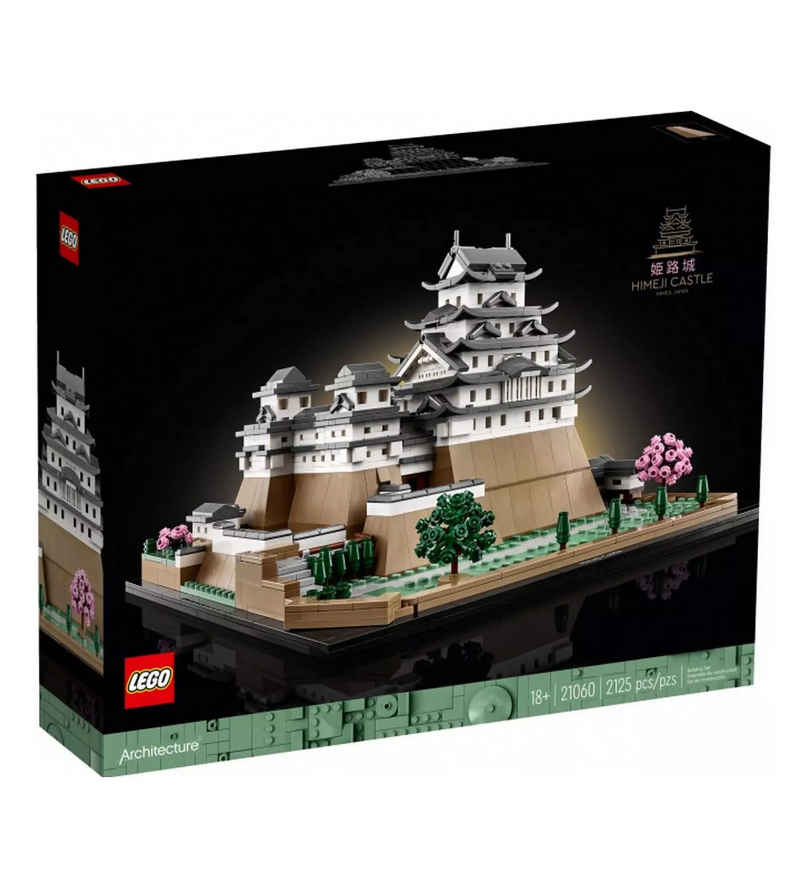 LEGO Architecture Himedzsi várkastély (21060) készlet doboza, amelyen a megépített modell látható fekete háttér előtt, virágzó cseresznyefákkal díszített japán kerttel.