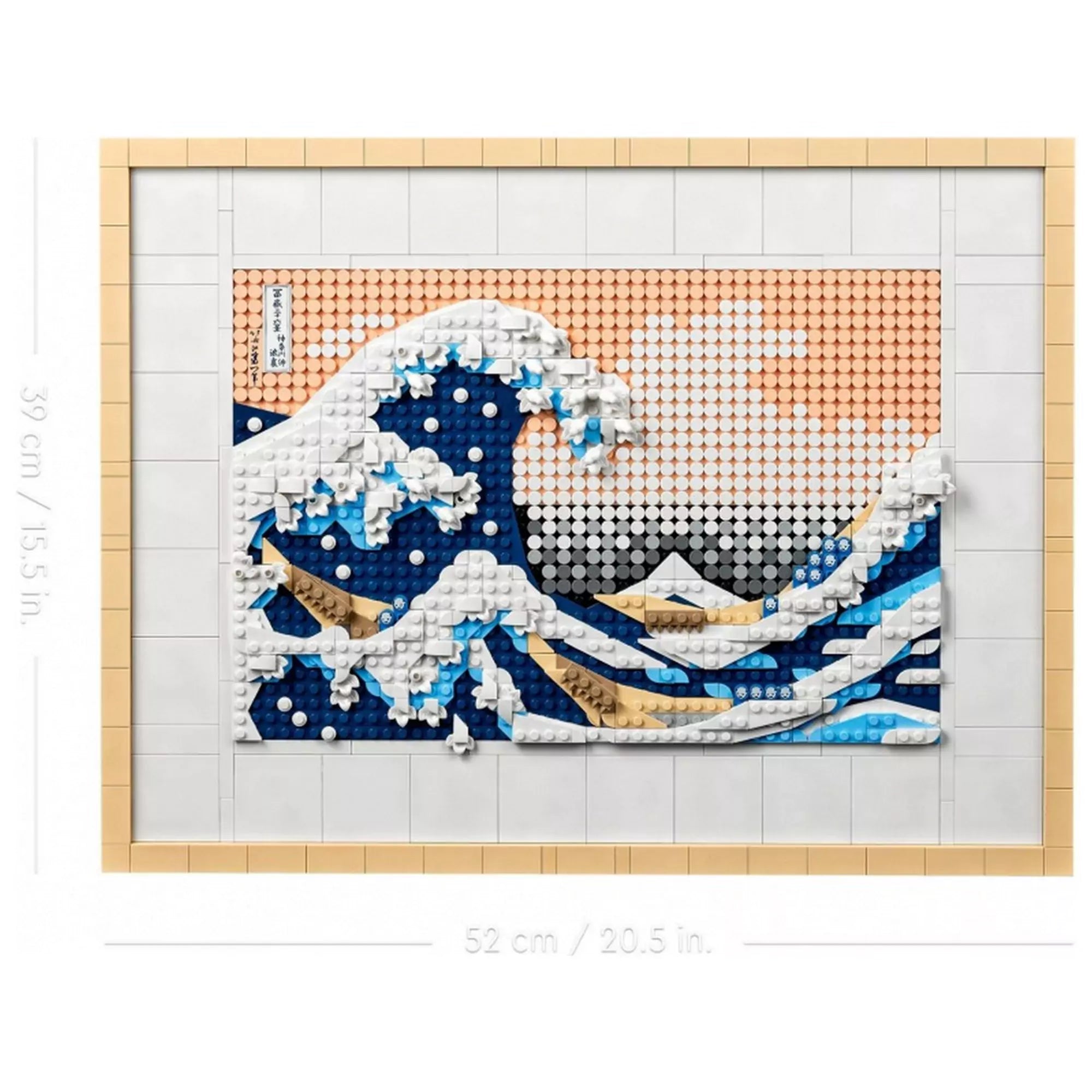A LEGO Hokusai: A nagy hullám (31208) teljes méretű, megépített képe, 52 cm széles és 39 cm magas, finom részletekkel és hullámokkal.