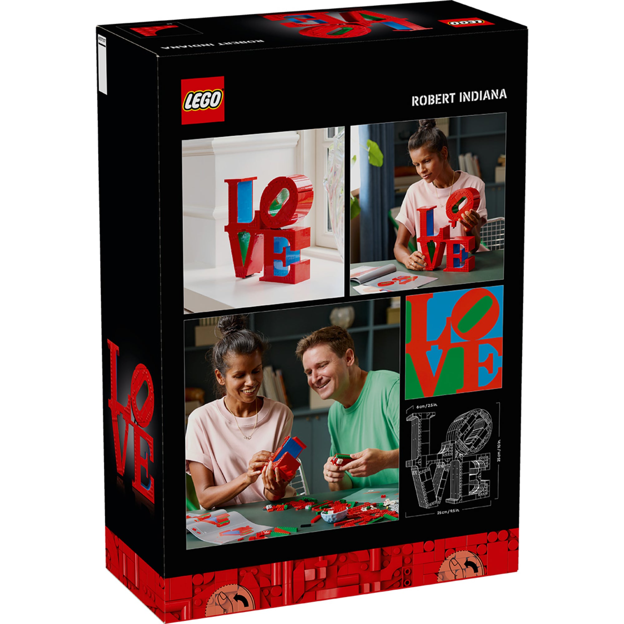 LEGO Art LOVE 31214 doboz hátoldala, amelyen emberek láthatóak, ahogy összeállítják a Robert Indiana által inspirált LEGO LOVE szobrot, színes, élénk környezetben