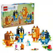 LEGO Bluey: Kockákból épült Bluey család (11217) készlet a dobozzal együtt, megépíthető Bluey, Bingo, Bandit és Chilli figurákkal, valamint játékos kiegészítőkkel, például unikornisfejjel, gördeszkával és tábortűzzel.