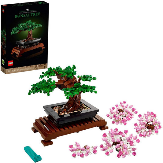 LEGO 10281 Bonsai Tree készlet zöld lombos változatban, rózsaszín cseresznyevirág elemekkel kiegészítve, dobozzal a háttérben