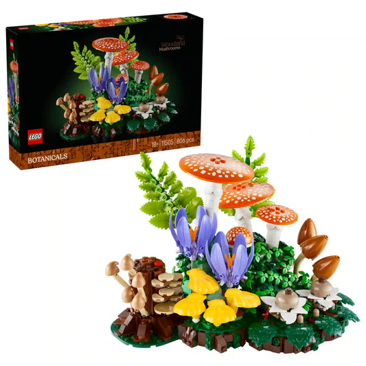 LEGO Botanicals Erdei gombák (11505) készlet dobozképe és a megépített erdei jelenet, amely légyölő galócákat, vadvirágokat, páfrányokat és különféle gombafajtákat ábrázol részletgazdag növényi kompozícióban.