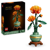 A LEGO Botanicals 10368 Chrysanthemum doboza és a megépített virágos kompozíció látható, hangsúlyos narancs és zöld színekkel.