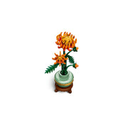 A LEGO Botanicals 10368 Chrysanthemum készlet felülnézeti fotója fehér háttéren, jól láthatók a virágok sűrű szirmai és a kaspó kialakítása.