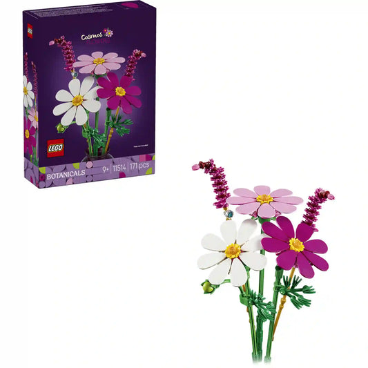 LEGO Botanicals Kozmoszvirágok (11514) készlet a dobozképpel és a megépített virágkompozícióval, fehér, rózsaszín és sötétrózsaszín kozmoszvirágokkal, valamint díszes lila virágszárakkal.