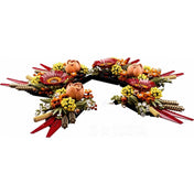 Három LEGO Dried Flower Centerpiece (10314) összeállítása egy nagy, kör alakú, virágos asztaldísszé.
