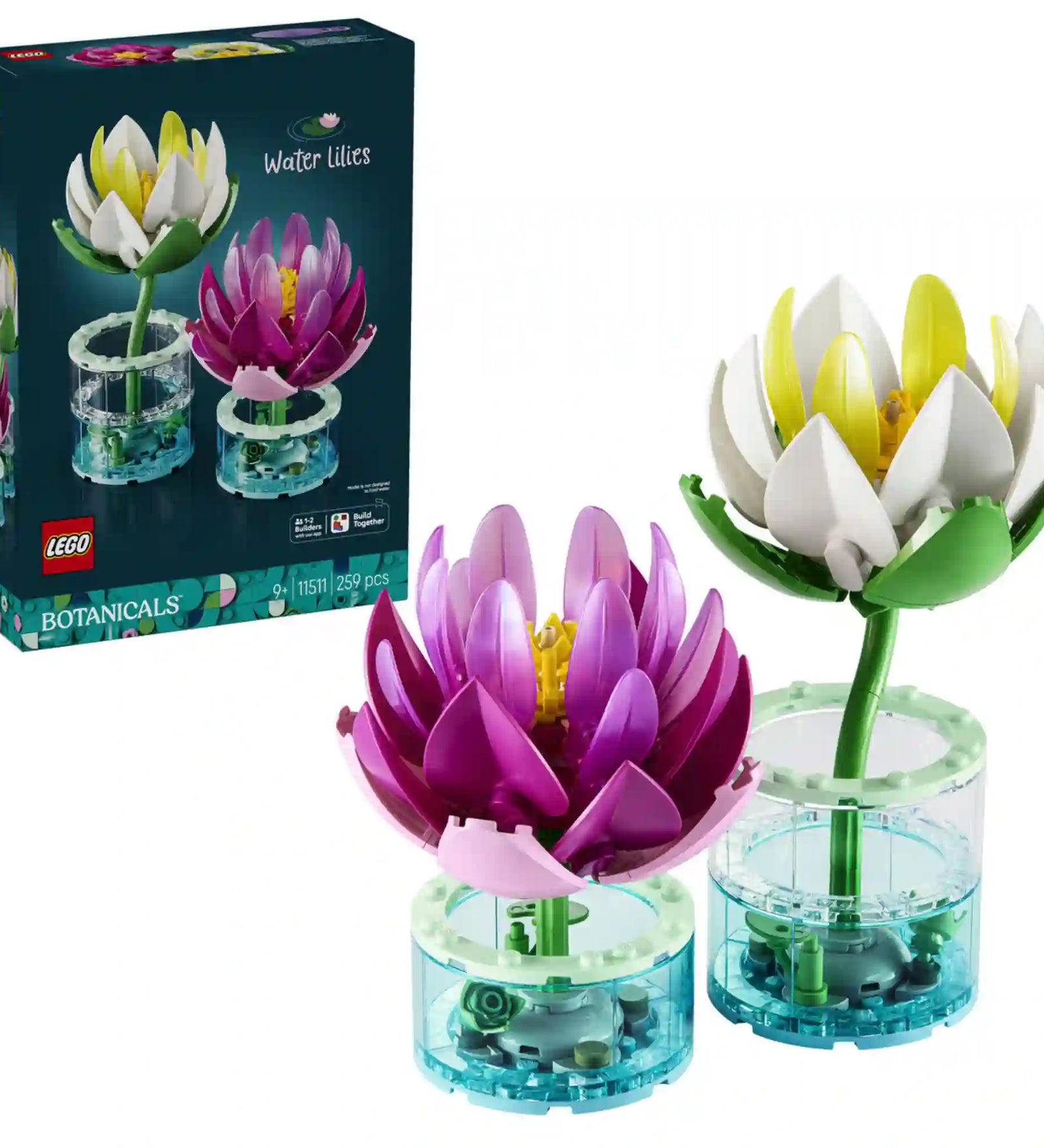 LEGO Botanicals Tavirózsák (11511) készlet a dobozképpel és a megépített fehér, valamint rózsaszín tavirózsa modellekkel, áttetsző vízhatású talapzatokon.