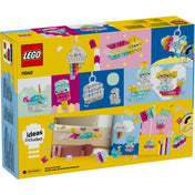 Ez a kép a LEGO Classic Átlátszó bűvös kockák (11040) készlet hátoldalát mutatja, amely különféle építési lehetőségeket és kreatív ötleteket inspirál. A dobozon láthatók a készletből megépíthető mókás figurák, például egy felhő kulcstartó, egy aranyos sellő, egy unikornis és egy repülő hajó. A csomag tartalmaz építési útmutatókat, de a gyerekek szabadon is alkothatnak! Ideális választás a fantáziadús és színes építéshez.