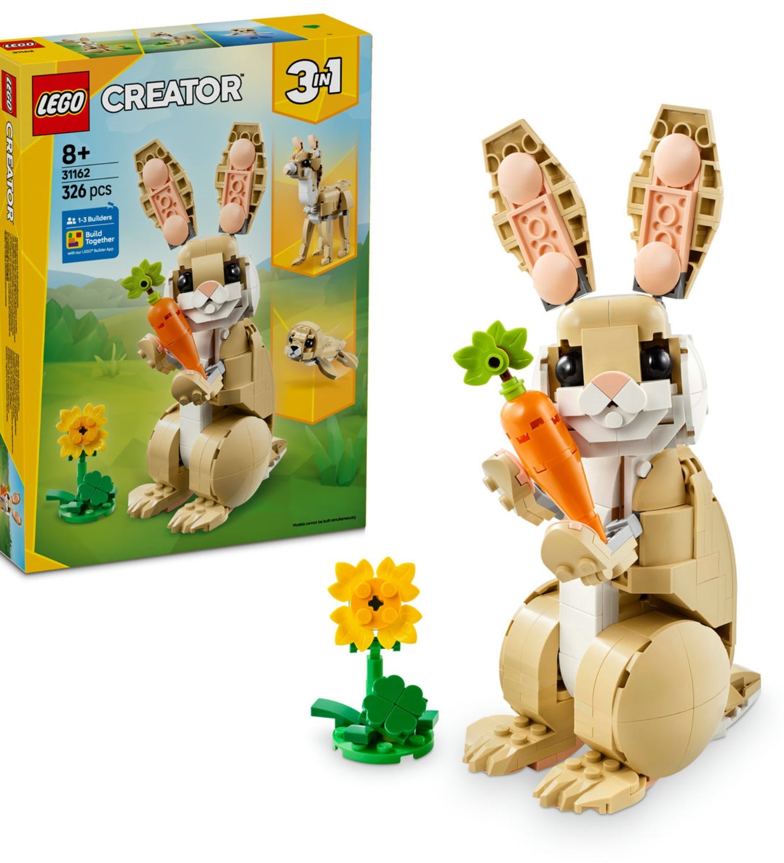 A LEGO Creator Aranyos Nyuszi 31162 készlet képe, bemutatva a felépített nyuszimodellt, amint egy nagy narancssárga répát tart. A nyuszi fehér és bézs színekben pompázik, nagy mozgatható fülekkel és kifejező szemekkel. A doboz a háttérben látható, amin két további állatmodell, egy láma és egy fóka, szintén megjelenik. A kép előterében egy virág díszít, ami a természetközeli témához kapcsolódik.