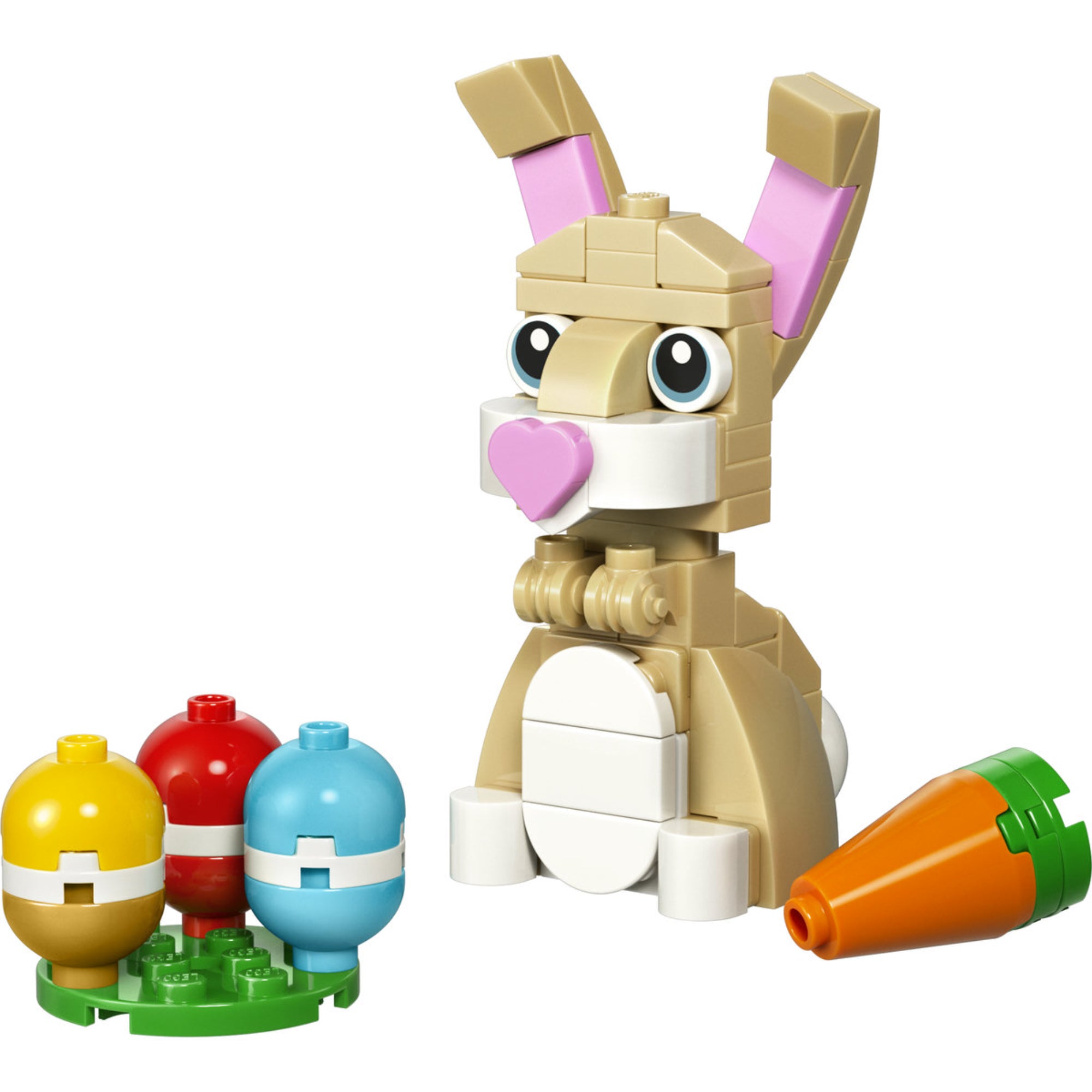 LEGO Creator Cute Easter Bunny (30716) megépített nyuszi figura közelről, három színes tojással és egy narancssárga répával.