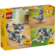 A LEGO Creator 3 az 1-ben Játékos Macska 31163 készlet dobozának hátoldala, ahol három lehetséges állatmodell látható: egy macska, egy kutya, és egy galamb, amelyek a készletből építhetők meg. A háttérben otthonos környezetben jelenik meg minden modell, amely fokozza a játékélményt.