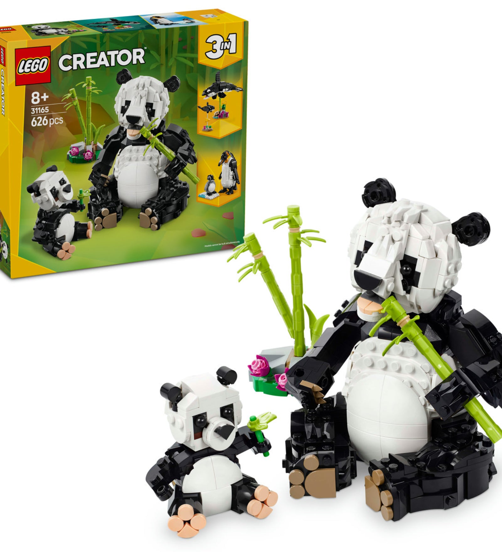 A LEGO Creator 3 az 1-ben Vadállatok: Panda család 31165 készlet, amelyen egy nagy panda figura bambuszszállal, egy kisebb panda figura, és a doboz látható, ahol más állatmodellek is megjelennek, mint a pingvin és az orka.