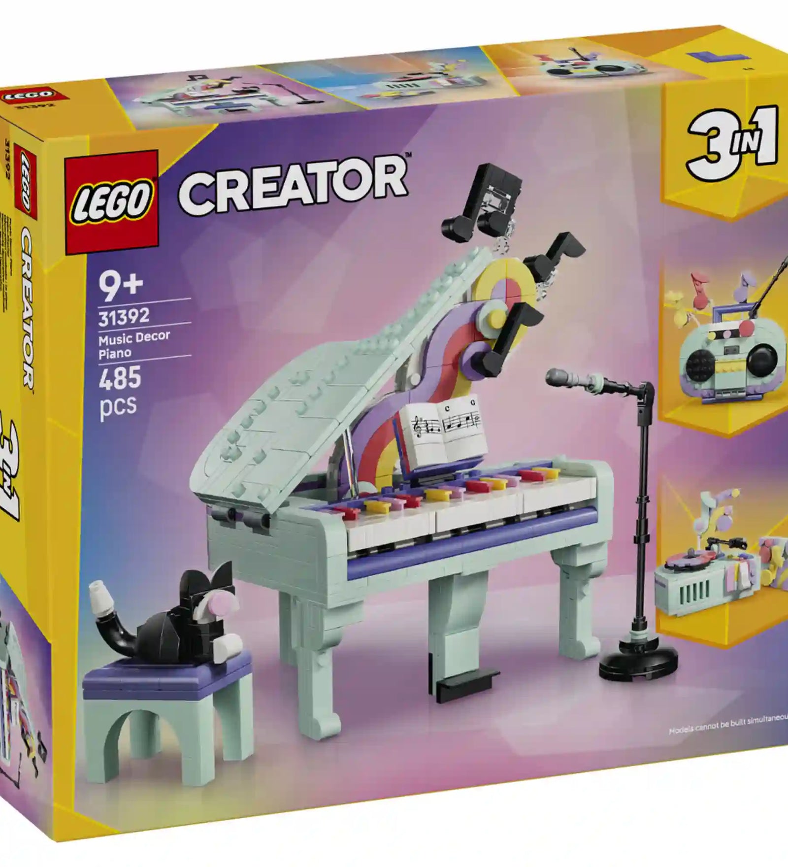 LEGO Creator: Zongora 31392, 485 darabos készlet elülső dobozképe, amely a 3 az 1-ben építhető zongorát, mikrofont, széket és alternatív modelleket mutatja be.