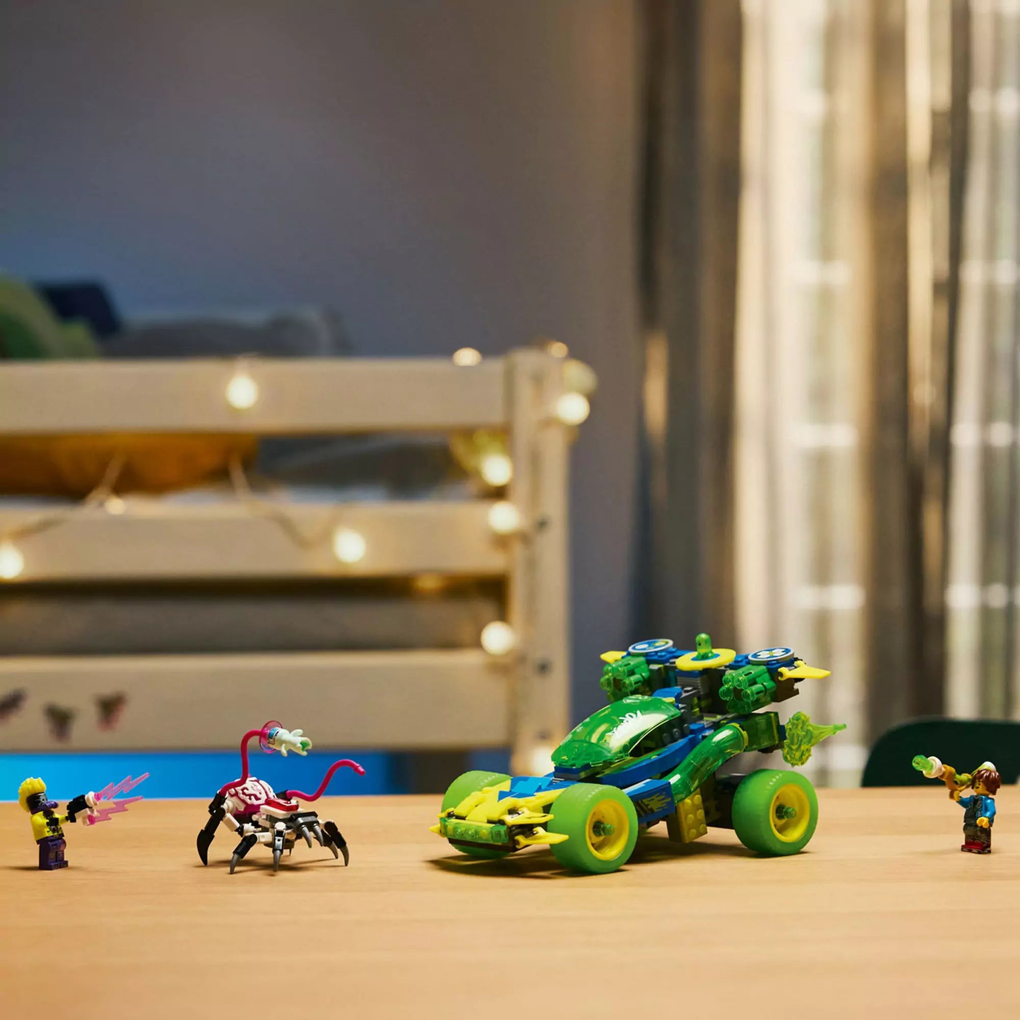 LEGO DREAMZzz Mateo és Z-Blob versenyautója (71491) és a főszereplők harca a kiberagyú pókkal
