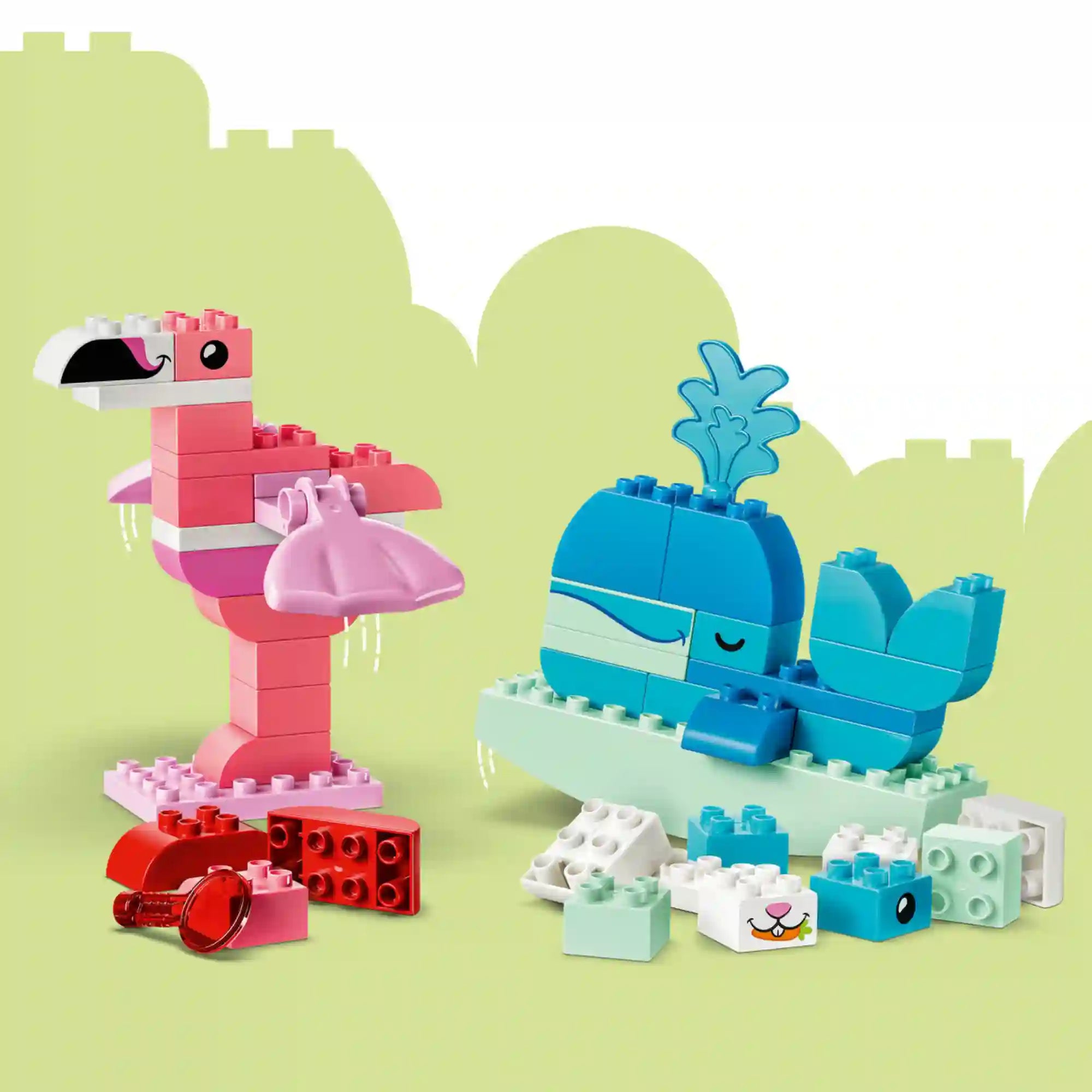 LEGO DUPLO Állatépítő játék (10472) alternatív építési ötletei, rózsaszín flamingóval és kék bálnával, amelyek a gyermekek kreativitását és építési készségeit fejlesztik.