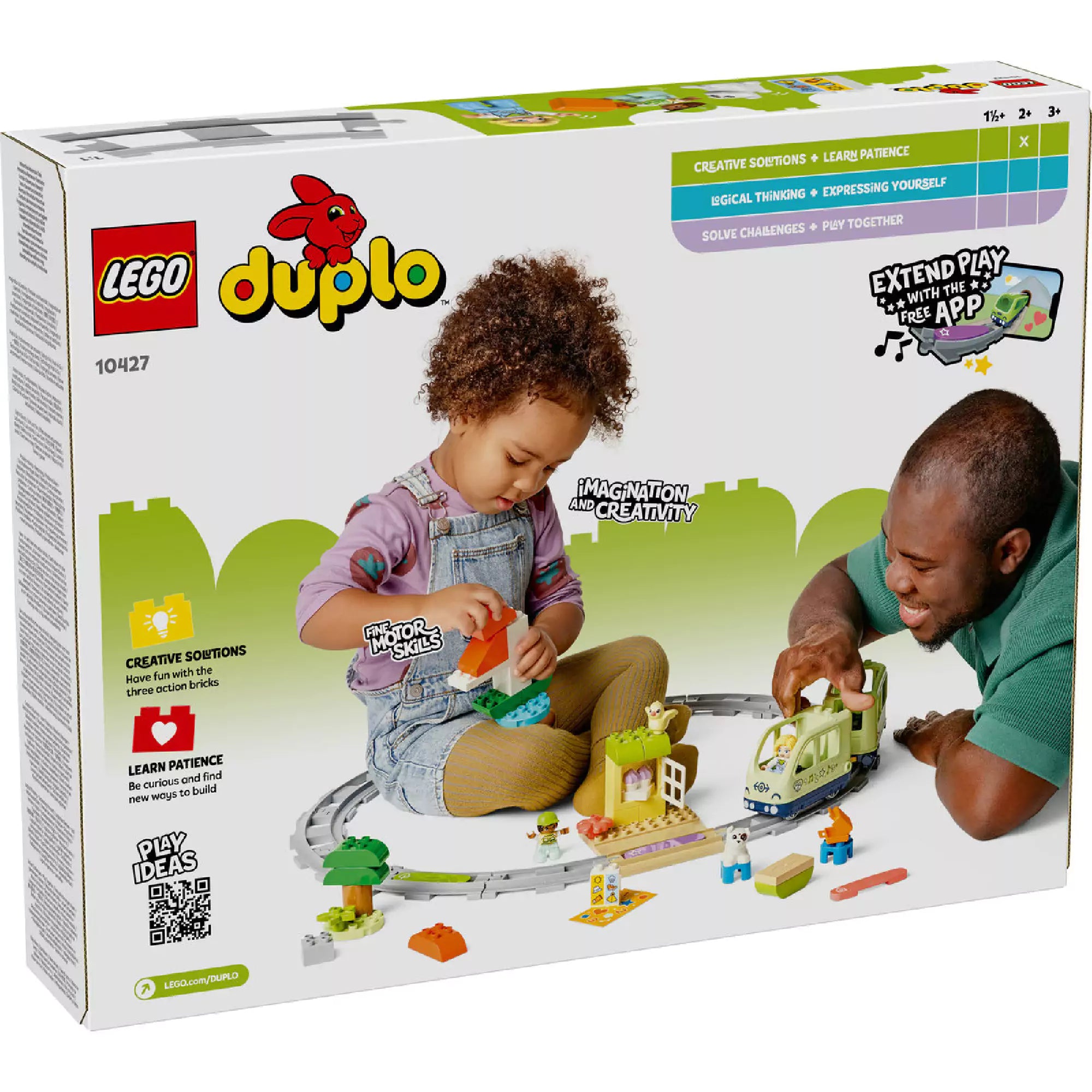  LEGO DUPLO 10427 Interaktív kalandvonat hátoldala amelyen egy Kislány és édesapja játszik a LEGO DUPLO 10427 Interaktív kalandvonat szettel; a kép a játék közös élményét és kreativitását hangsúlyozza.