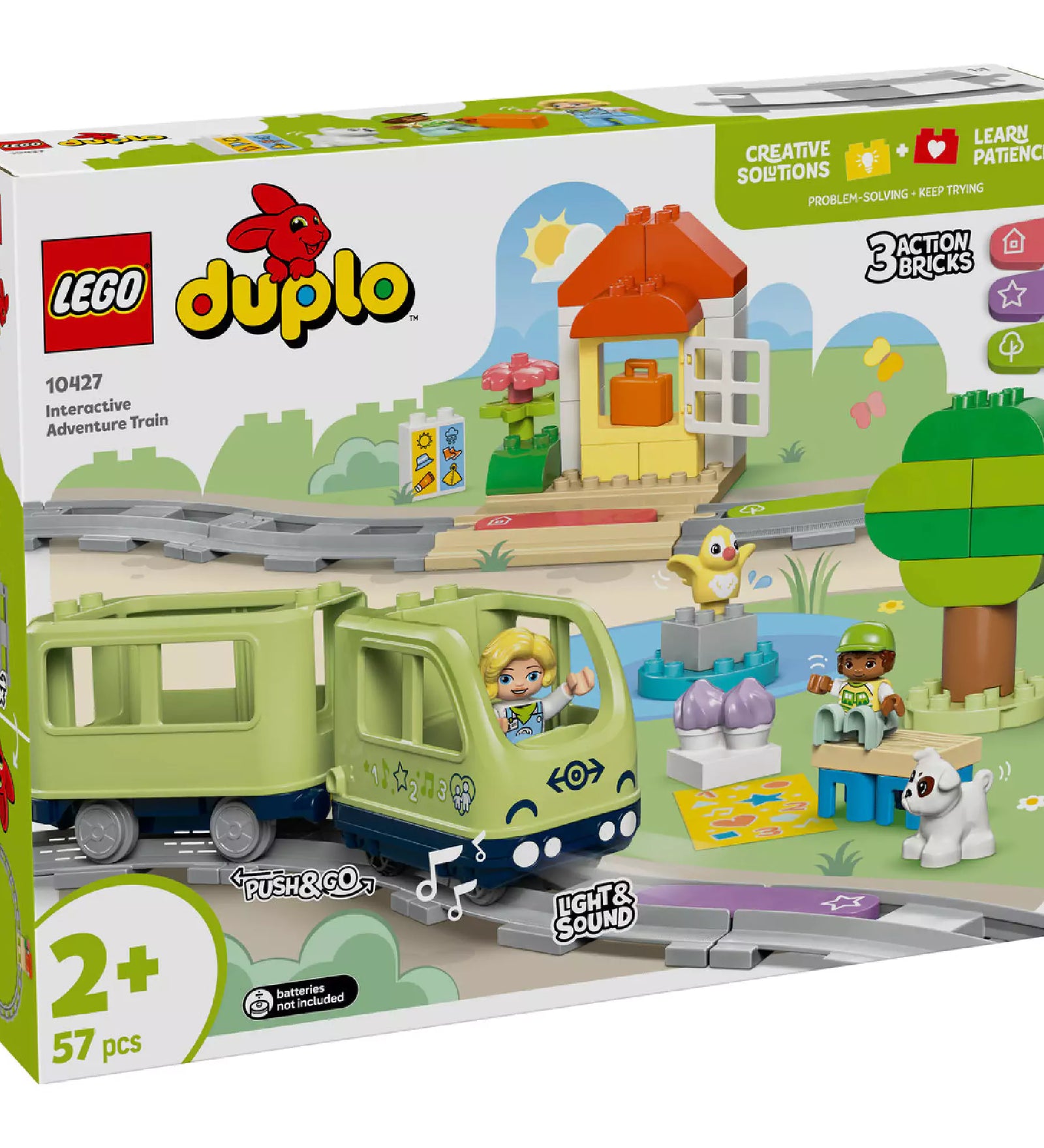 Dobozkép a LEGO DUPLO 10427 Interaktív kalandvonat szettről, amely egy zöld színű, fény- és hanghatással ellátott vonatot, síneket, állatfigurát, két DUPLO figurát és egy kis házikót ábrázol.
