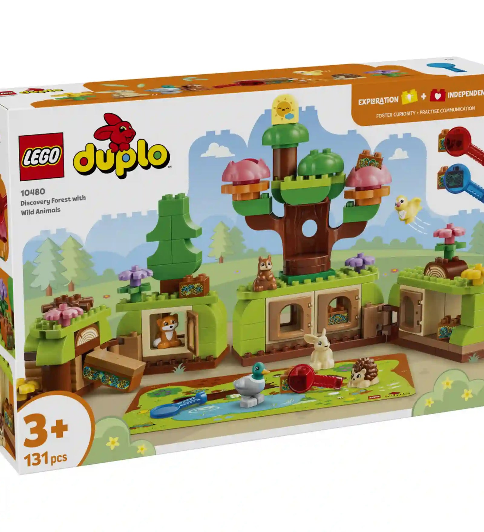LEGO DUPLO Vadállatok erdei felfedezőkészlete (10480) dobozképe részletes erdei jelenettel, lombkoronás fával, állatlakásokkal, nagyítókkal, valamint nyúl-, sün-, róka- és madárfigurákkal.