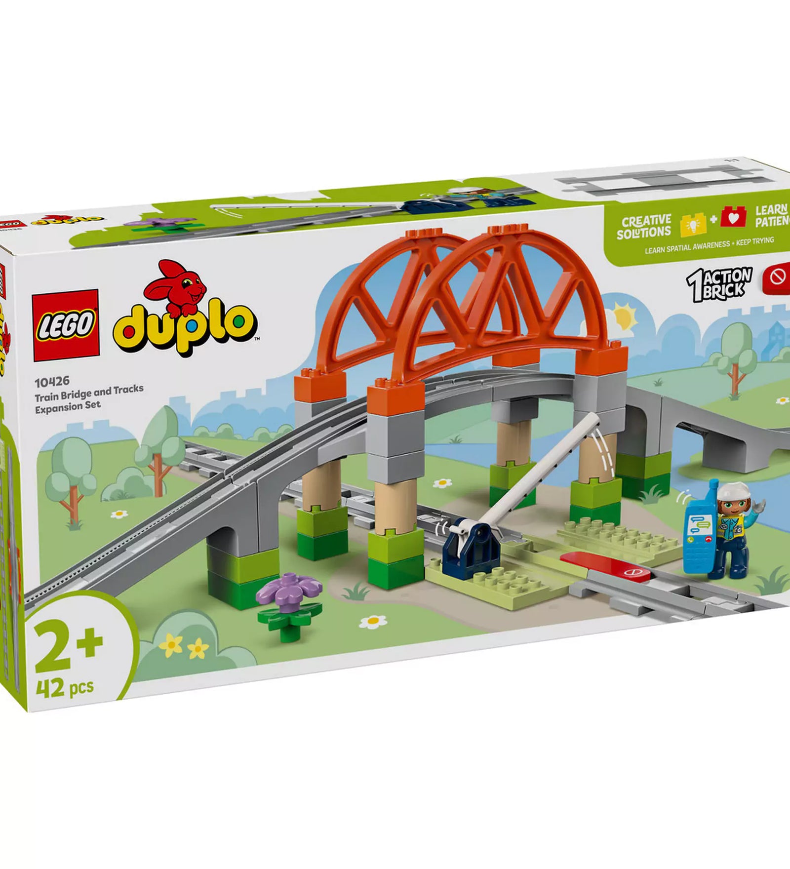 LEGO DUPLO Vasúti híd és sínkészlet (10426) építhető híddal, egyenes sínekkel, emelhető sorompóval és egy vonatmérnök figurával – tökéletes kiegészítő kisgyermekek vasúti játékaihoz.