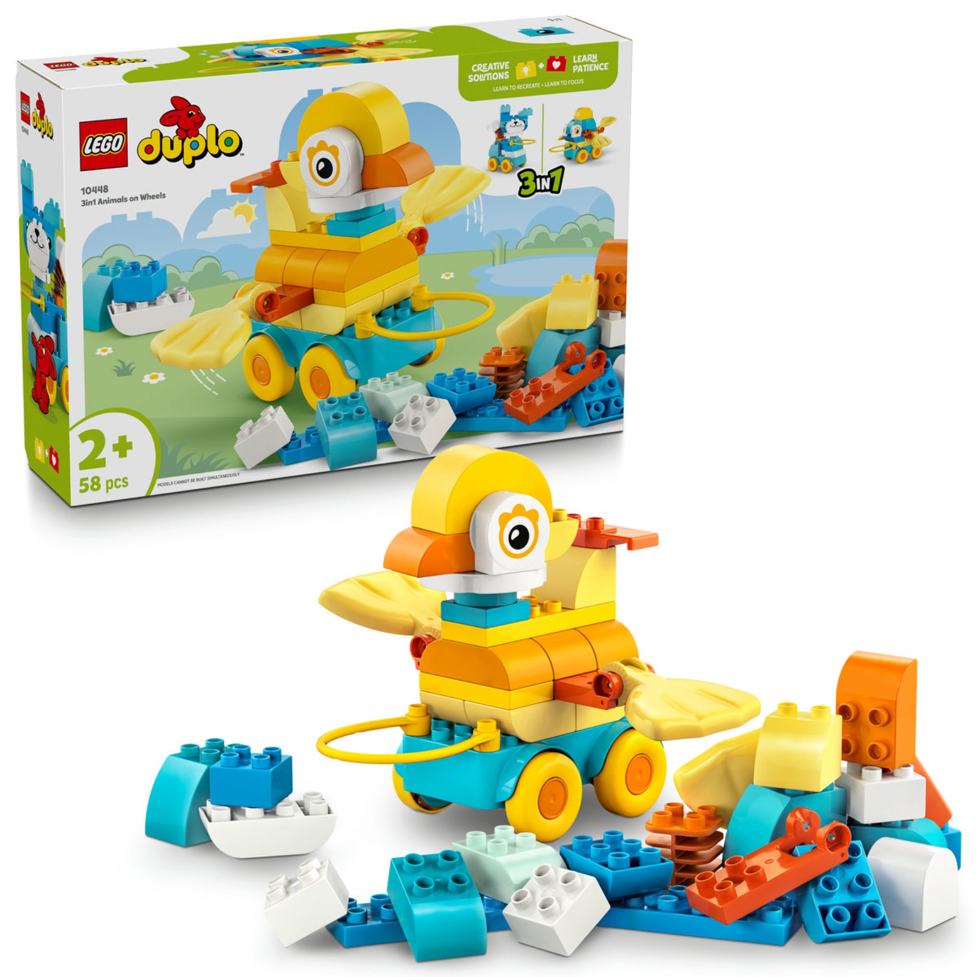 A LEGO DUPLO 3 az 1-ben guruló állatok (10448) doboza és egy színes kacsa figura látható összerakva a doboz előtt. A kacsa narancssárga, sárga és világoskék elemekből áll, kerekeken gurul, és körülötte szétszórt DUPLO elemek hevernek.