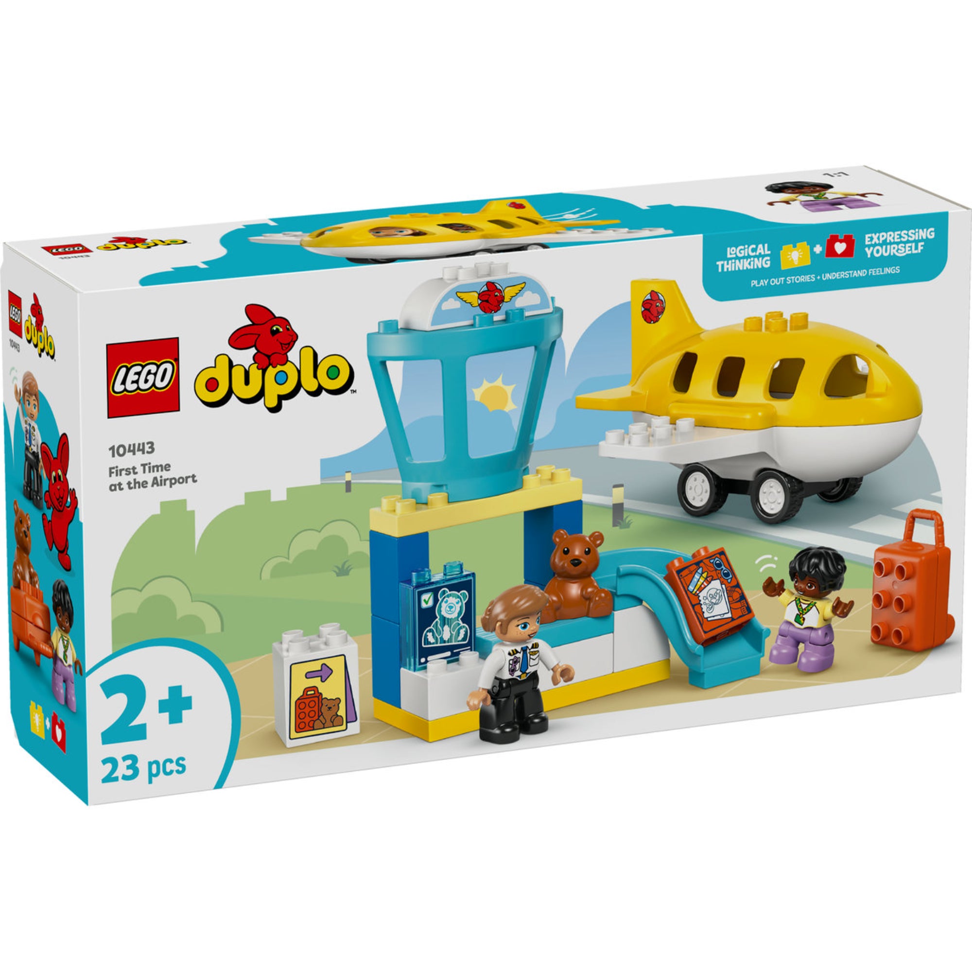 A LEGO DUPLO 10443 Első repülés a repülőtéren színes doboza, előtérben a sárga repülőgép, az irányítótorony, a pilóta, a kisgyerek figura, a bőrönd és a kiegészítők láthatók; bal alsó sarokban a 2+ korosztály jelölés és a 23 darabos készletinformáció.