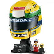 LEGO 43024 Ayrton Senna sisak – Ayrton Senna ikonikus sárga-zöld versenysisakjának LEGO modellje minifigurával és bemutatóállvánnyal.