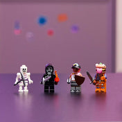 LEGO Fortnite: Durrr Burger étterem (77076) – négy minifigura közelről: csontváz, Grimey, Beach Bomber és Beef Boss.