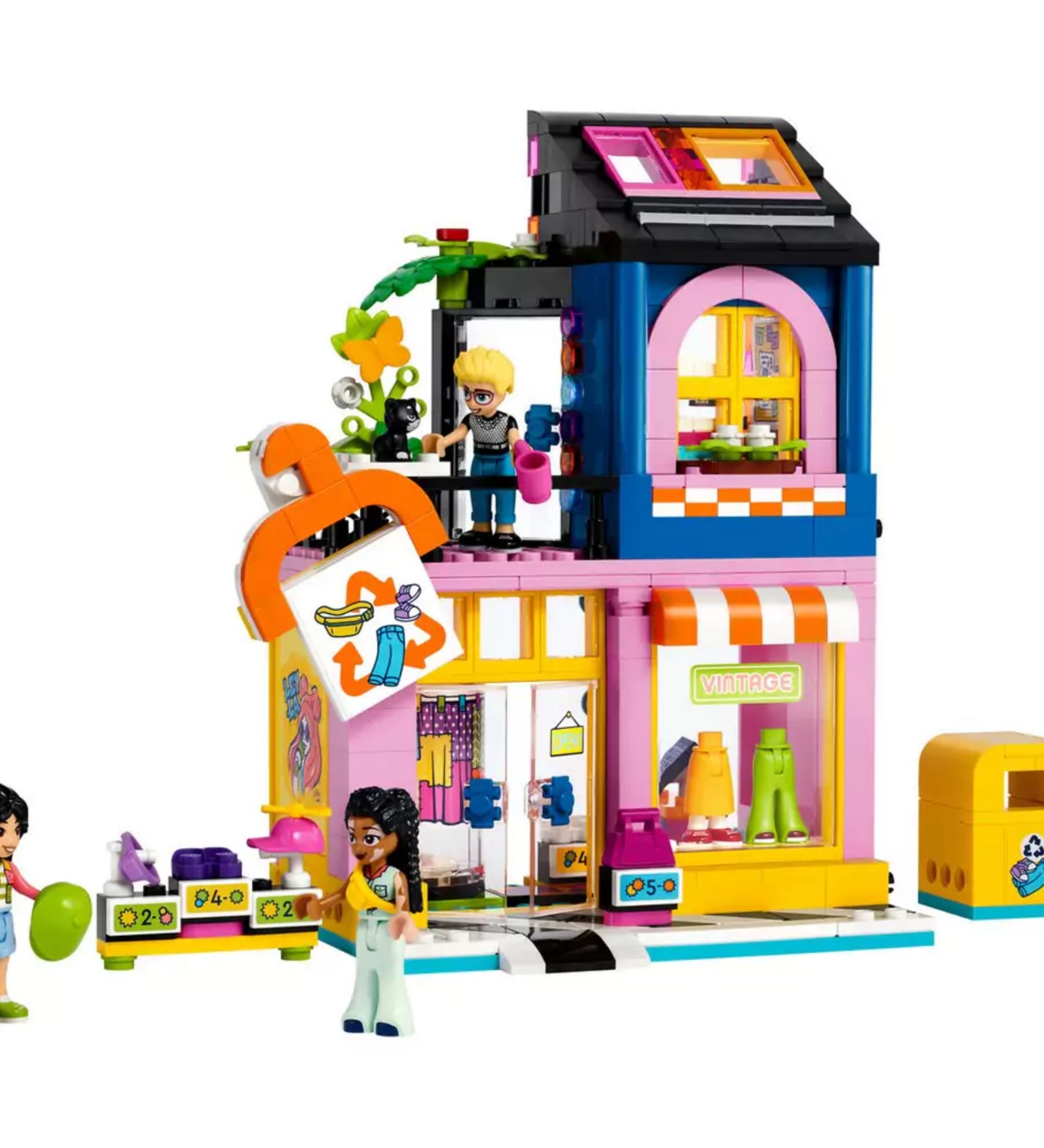 LEGO Friends Vintage divatszalon (42614) teljes készlet: egy színes, két szintes divatszalon bolttal, próbafülkével, tetőterasszal és 3 minifigurával – Liann, Olly és Jordin.
