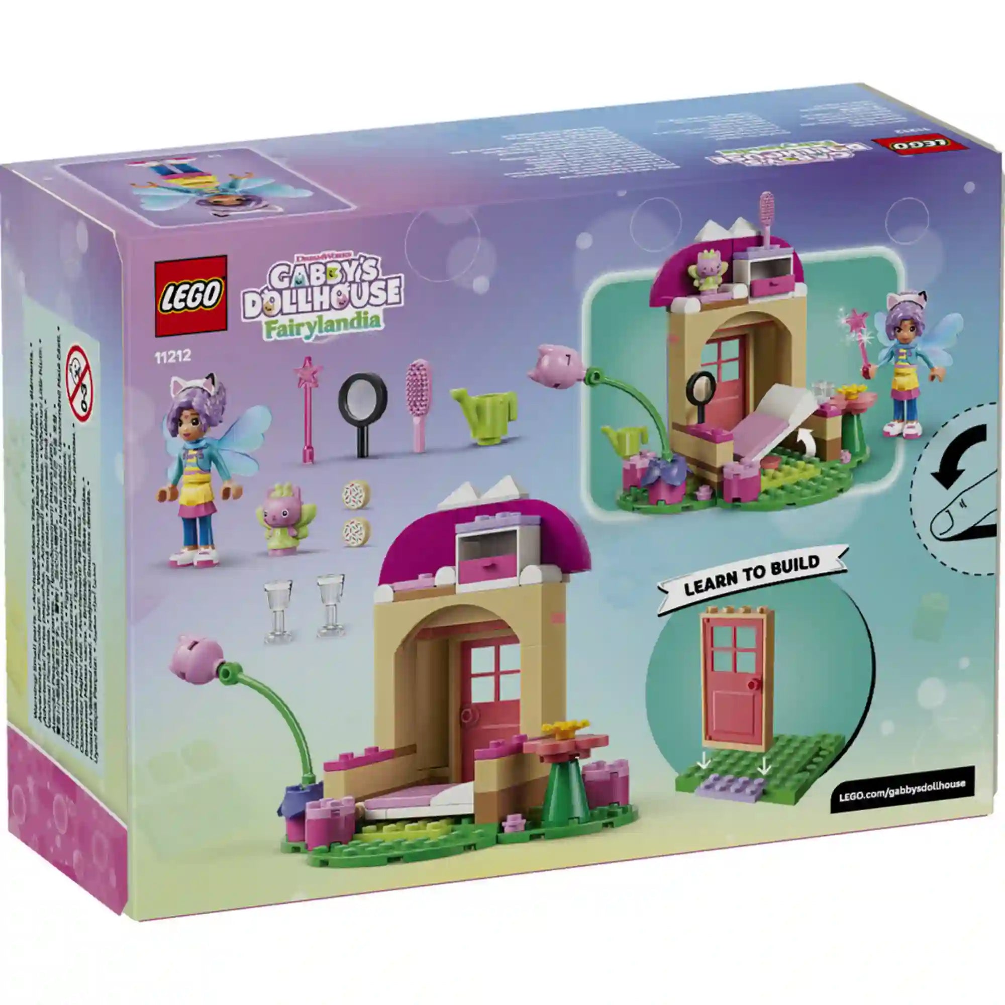 LEGO Gabby babaháza 11212 Kitty Tündér kerti háza dobozának hátoldala, amely bemutatja a készlet funkcióit, a megépíthető modellt és a mellékelt kiegészítőket.