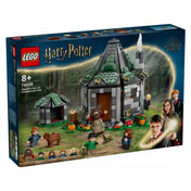 A LEGO Harry Potter Hagrid kunyhója – Egy váratlan látogatás (76428) szett doboza, amelyen a kunyhó zöld tetővel, fák, tökök és hat minifigura – köztük Hagrid, Harry, Ron, Hermione, Draco és egy kutya – látható, varázslatos erdei háttérrel.