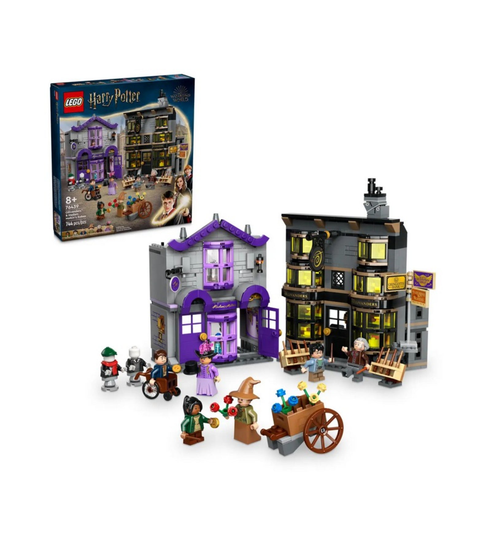A LEGO Harry Potter Ollivander és Madam Malkin talárszabászata (76439) doboza az elkészült modellel együtt, boltberendezésekkel és szereplőkkel.