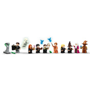LEGO Harry Potter Roxfort Titkok Kamrája 76389 – 10 minifigura, köztük Harry Potter, Ginny Weasley, Dumbledore, és a Teszlek Süveg, átlátszó patrónusokkal és kiegészítőkkel.