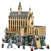 Teljes LEGO Roxfort kastély nagyterem építmény, 10 minifigurával, köztük Harry, Ron, Hermione, Dumbledore, Piton, McGalagony és a barlangi troll