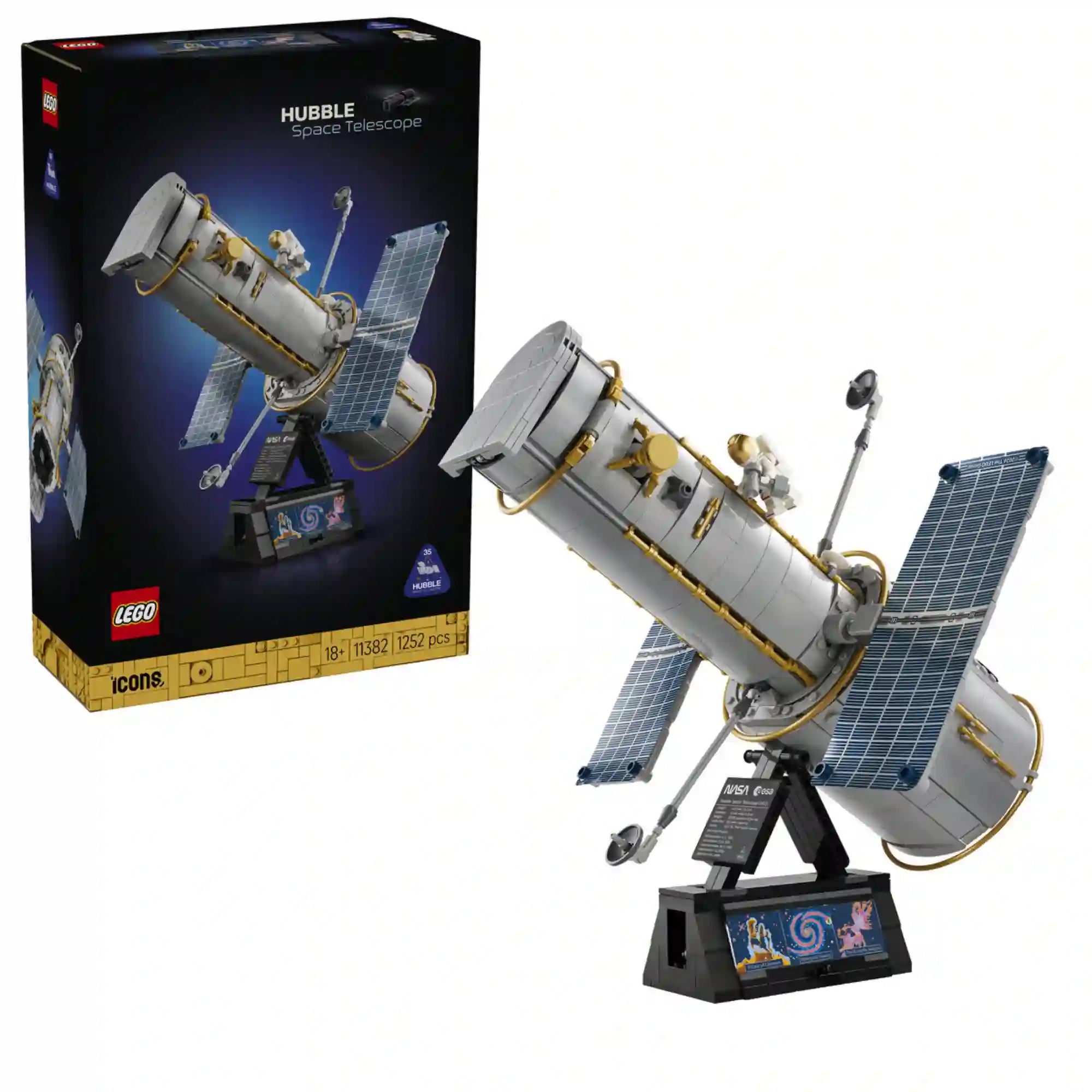 A LEGO Icons Hubble Űrteleszkóp 11382 épített modellje a készlet dobozával együtt.