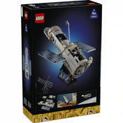A LEGO Icons Hubble Űrteleszkóp 11382 dobozának hátoldala, amely bemutatja a modell részleteit és kiállítható kialakítását.