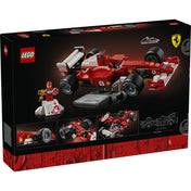 LEGO Icons 10375 Ferrari F2004 & Michael Schumacher doboz hátoldala, a Ferrari F1 autó részleteivel és építési funkcióival.