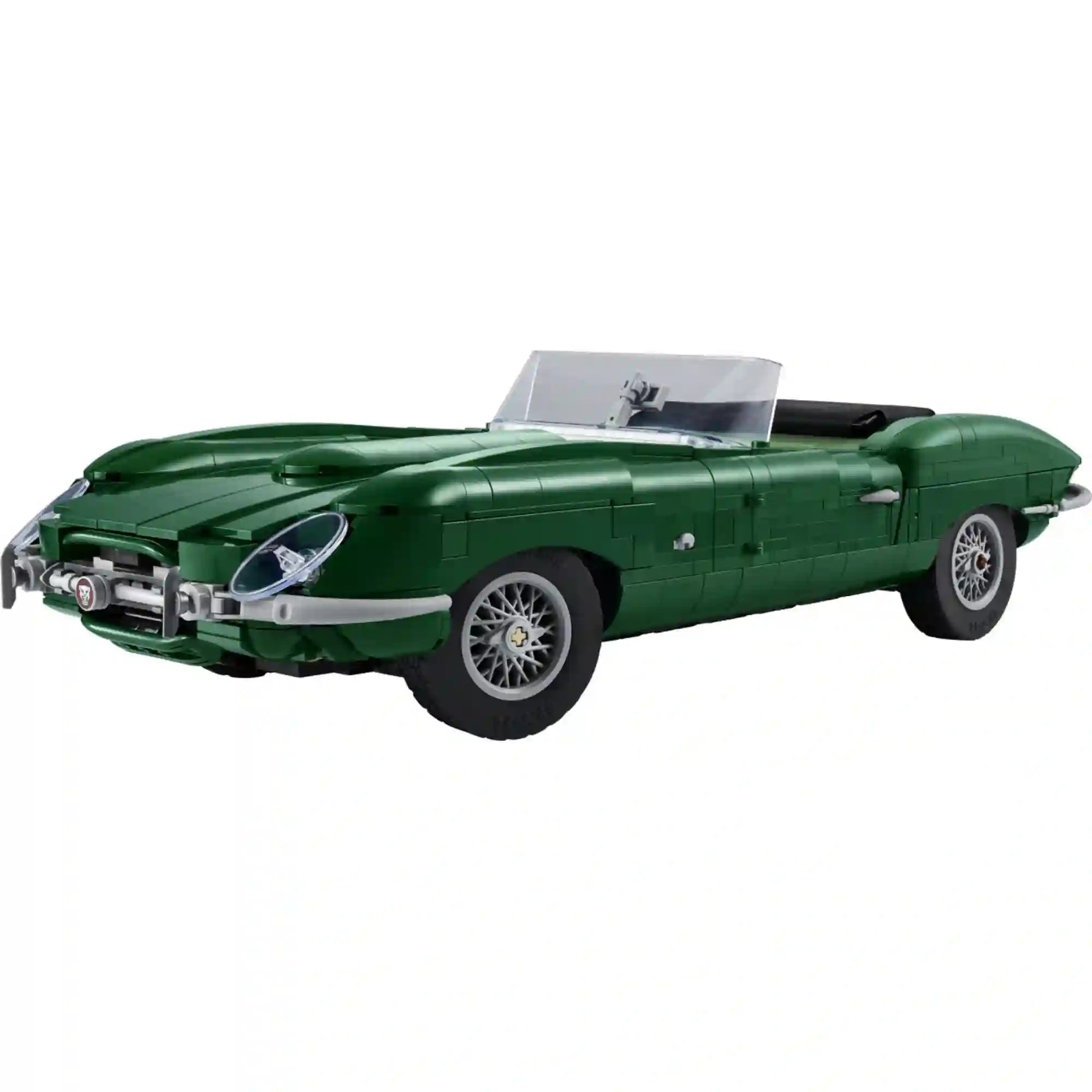 A LEGO Icons Jaguar E-Type 11381 klasszikus zöld kabrió modell oldalnézetből, részletgazdag karosszériával.