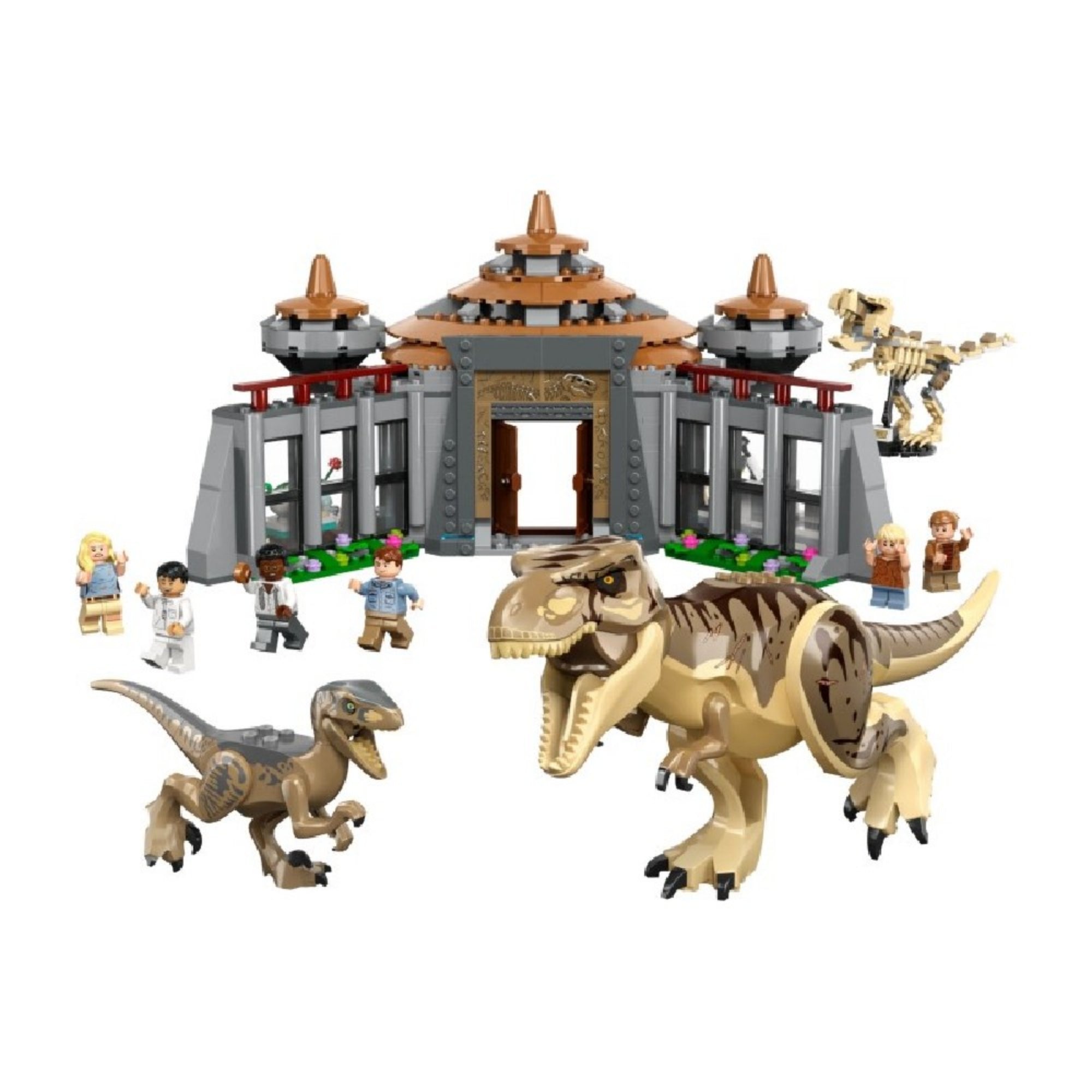 A LEGO 76961 készlet teljes tartalma összeállítva: a látogatóközpont több szobával, T. rex, velociraptor, hat minifigura és kiegészítők, természetes környezetben elhelyezve.