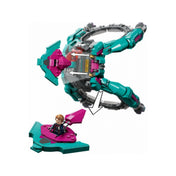 A LEGO Marvel Az új Őrzők hajója (76255) modelljének szétnyitható és kivehető részei, látható a belső tér és az ülőhelyek a minifiguráknak.