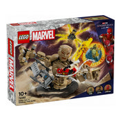 A LEGO Marvel 76280 készlet dobozának elölnézete, rajta a látványos jelenet Homokemberrel, aki Pókembert tartja, valamint Electro és Lizard is szerepelnek. A doboz jobb oldalán három Pókember változat látható illusztrációként, Marvel Studios: No Way Home dizájnnal.