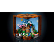 Részletes LEGO Minecraft barkácsasztal díszmodell hegyekkel, fákkal, vízeséssel és állatokkal, világoskék háttérrel, Minecraft logóval és "Create New World" felirattal.