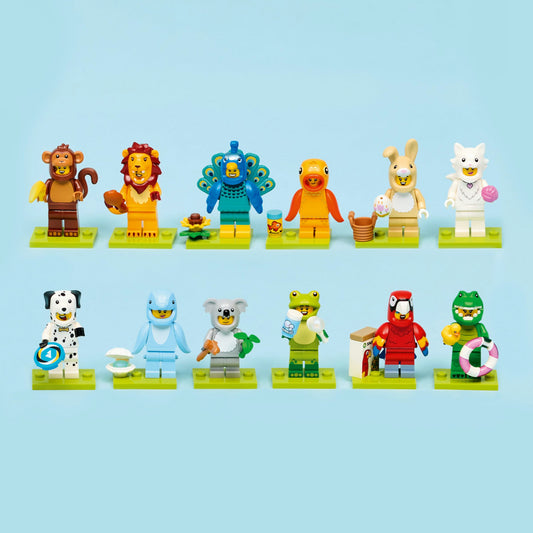 LEGO Minifigures Series 28 (71051) – a teljes sorozat 12 különböző minifigurája kiegészítőkkel, sorba rendezve.