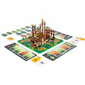 Monkey Palace magyar nyelvű társasjáték játék közben, felépített LEGO palotával, játékostáblákkal és kártyákkal.