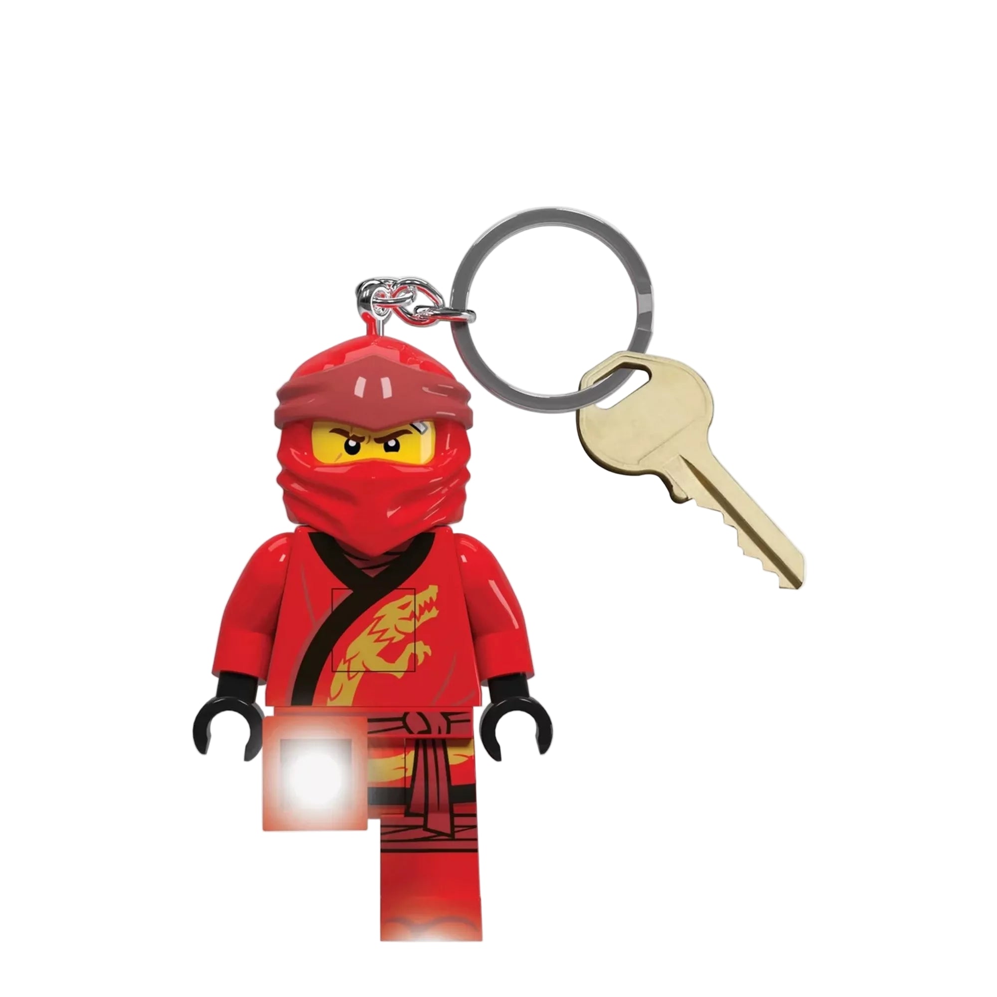 A LEGO Ninjago Kai kulcstartó működés közben, amikor a minifigura lábai világítanak, mellette egy kulcs a méretarány érzékeltetéséhez.